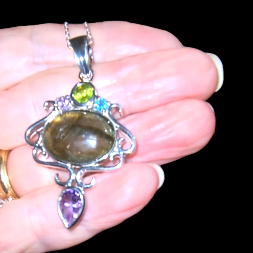 Labradorite, Amethyst & Sterling Silver Pendant - Picture 5 of 12